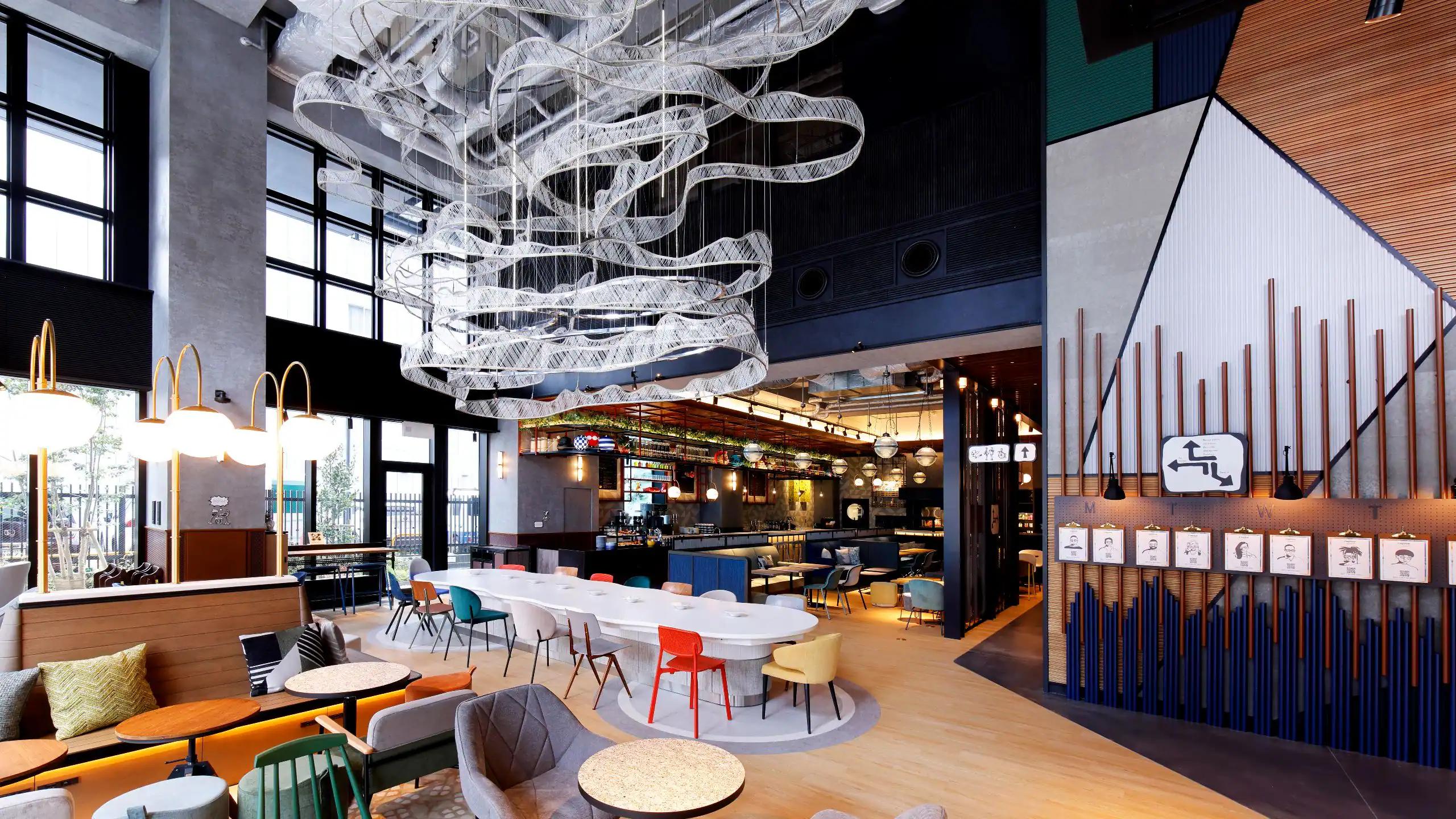 OSACP-P0028-Talk-Shop-Cloud-Table-Bar-Area.16x9.webp